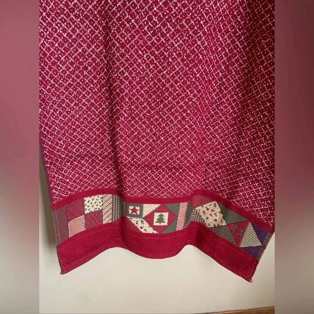 Santens VTG Christmas Tree Quilt Pattern Red Cotton Woven Bath Towels Set of 3